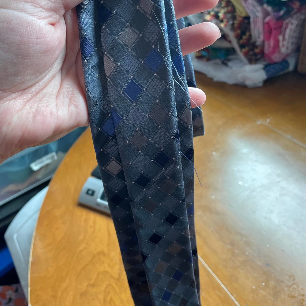 Neck Tie Kenneth Cole Reaction Blue Shiny Geometric Pattern - Picture 5 of 5